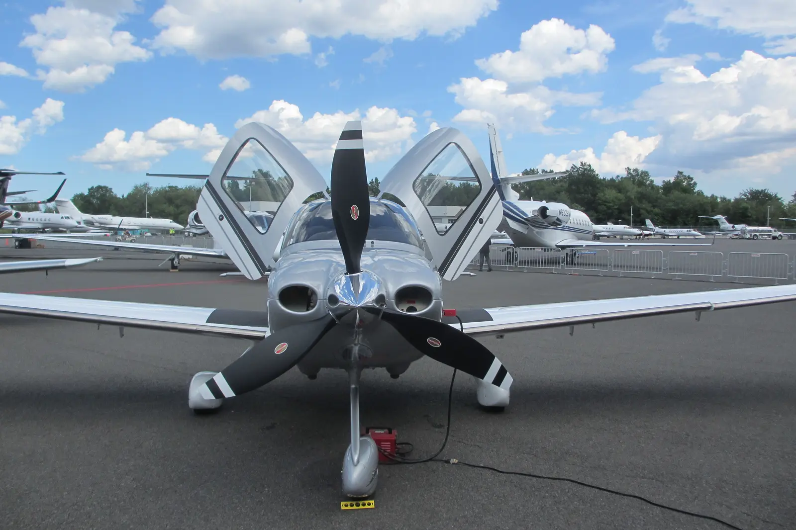 Cirrus SR22 front exterior view