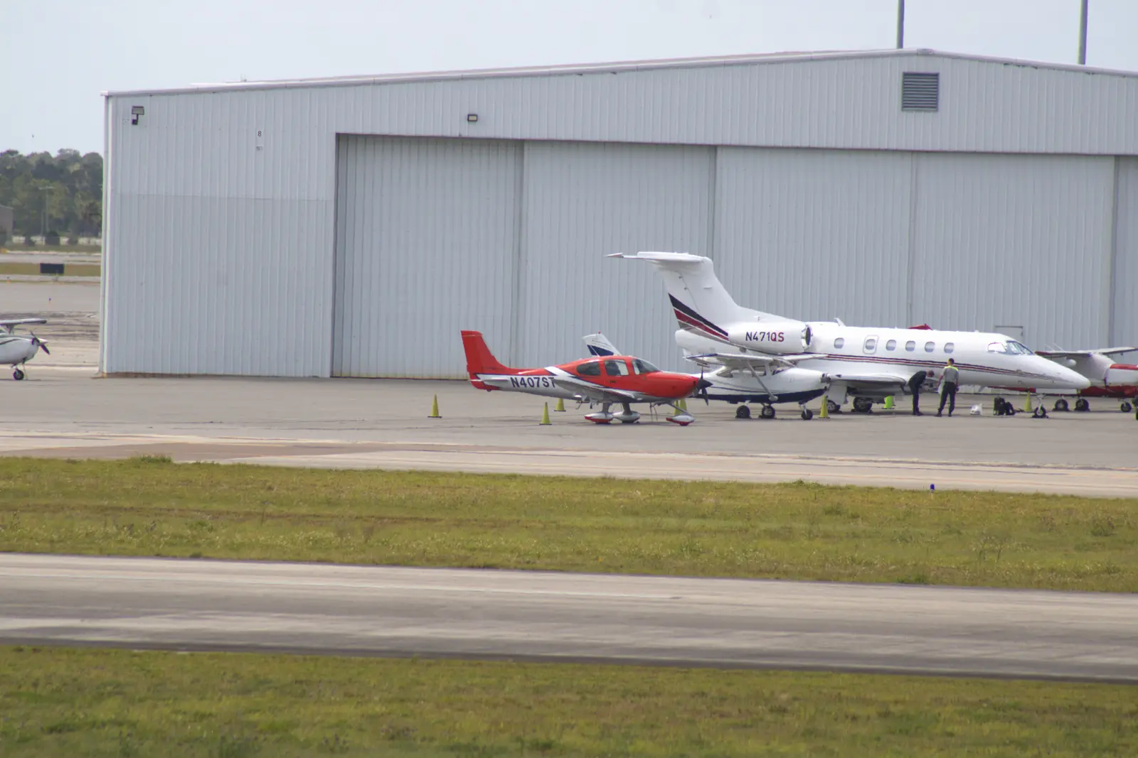 Cirrus SR22 G6 GTS Carbon on airport ramp